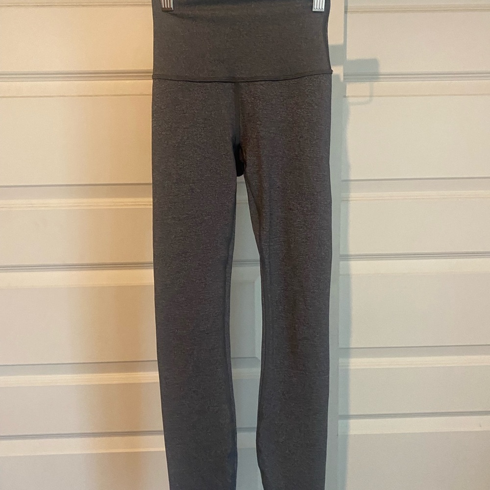 grey/black lululemon wunder under leggings